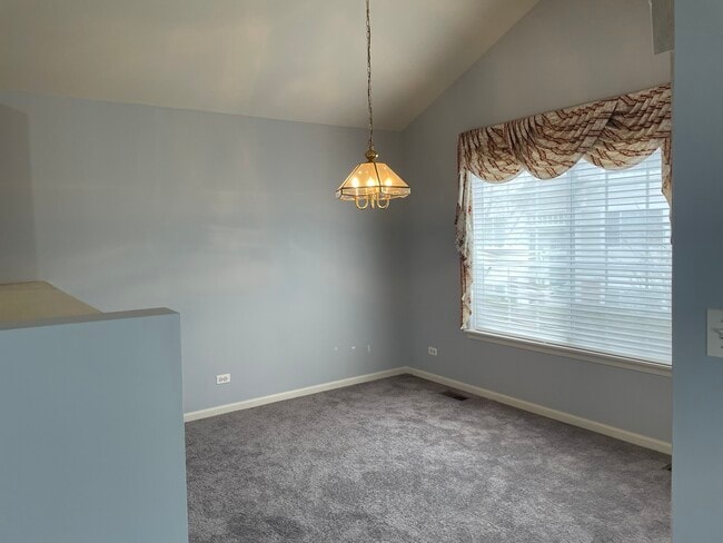 Building Photo - 2439 Oakfield Dr