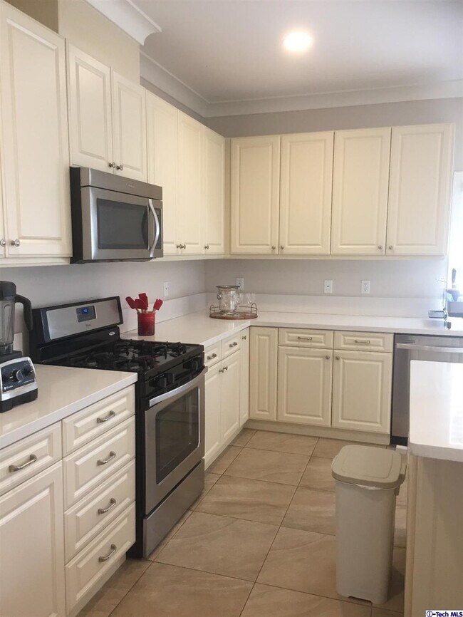 Building Photo - 4634 La Canada Blvd
