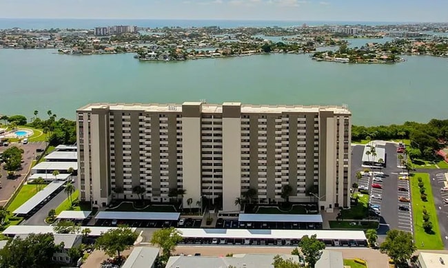 Building Photo - 7050 Sunset Dr S