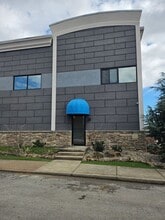 Building Photo - 41 W Division St