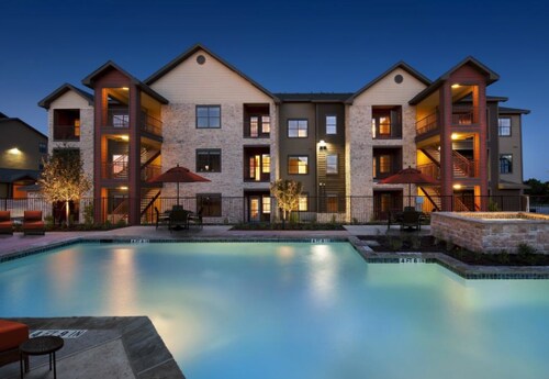 Primary Photo - 300 E Yager Ln