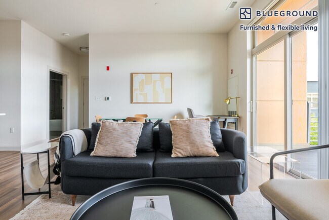 Building Photo - 36 River St