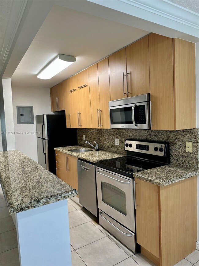 Foto del edificio - 1125 NE 16th Pl