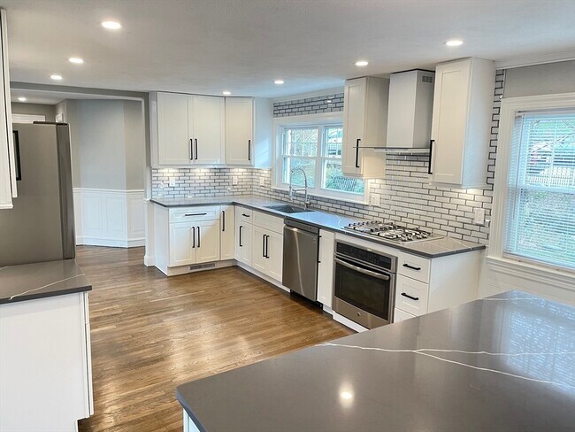 Foto del edificio - 85 Regatta Rd