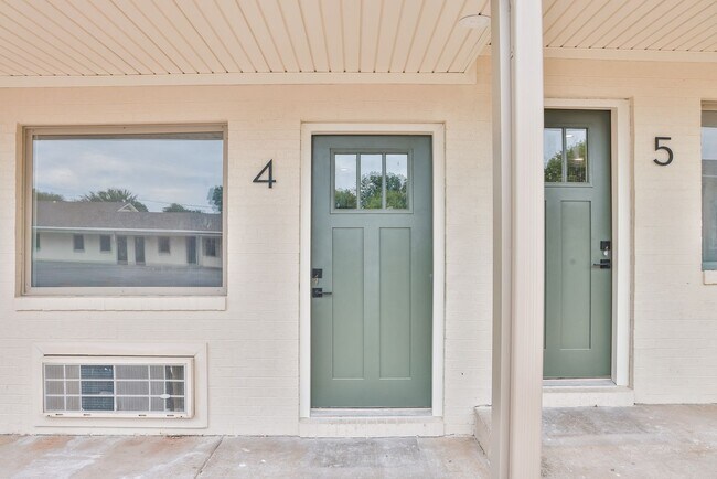 Foto del edificio - Modern Remodel with Designer Finishes | All Utilities Included