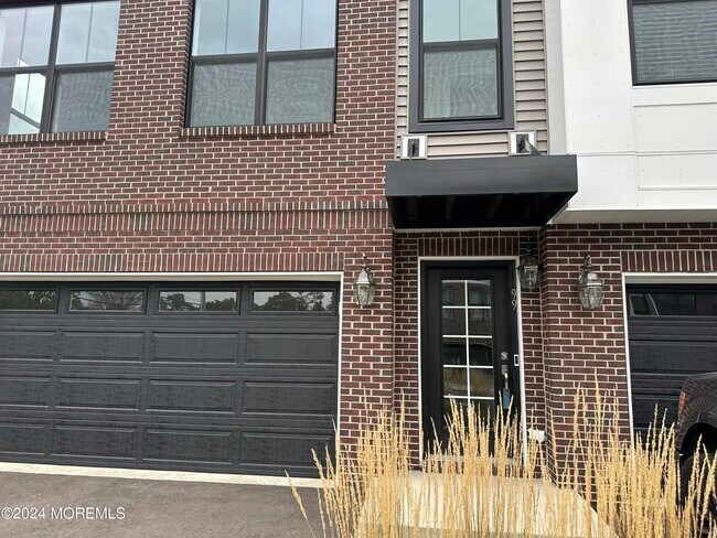 Building Photo - 99 Bataan Ave