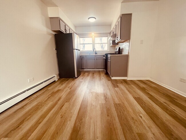 Building Photo - 8921 S Cottage Grove Ave