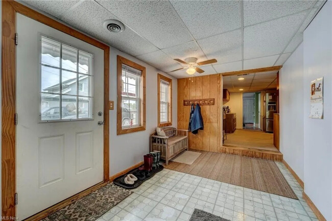 Building Photo - 5 Bedroom Home Month-to-Month Lease