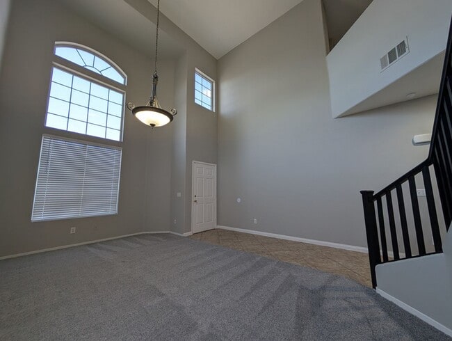 Building Photo - 4 BEDROOM HOME FOR RENT IN LAS VEGAS (NELL...