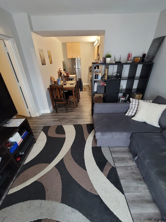 Building Photo - 162 Young St