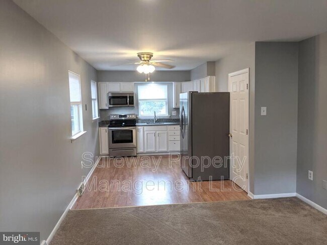 Building Photo - 206 5th Ave