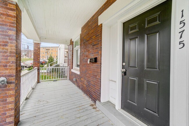 Foto del edificio - Large House w/garage