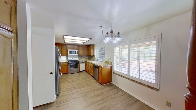 Building Photo - 4 Bedroom Mission Viejo Home!
