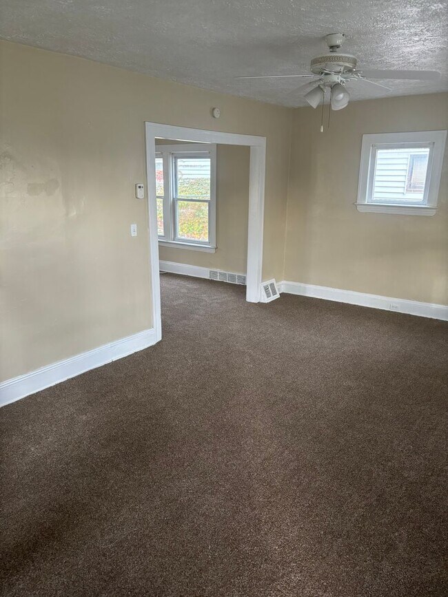 Building Photo - Single Family Home