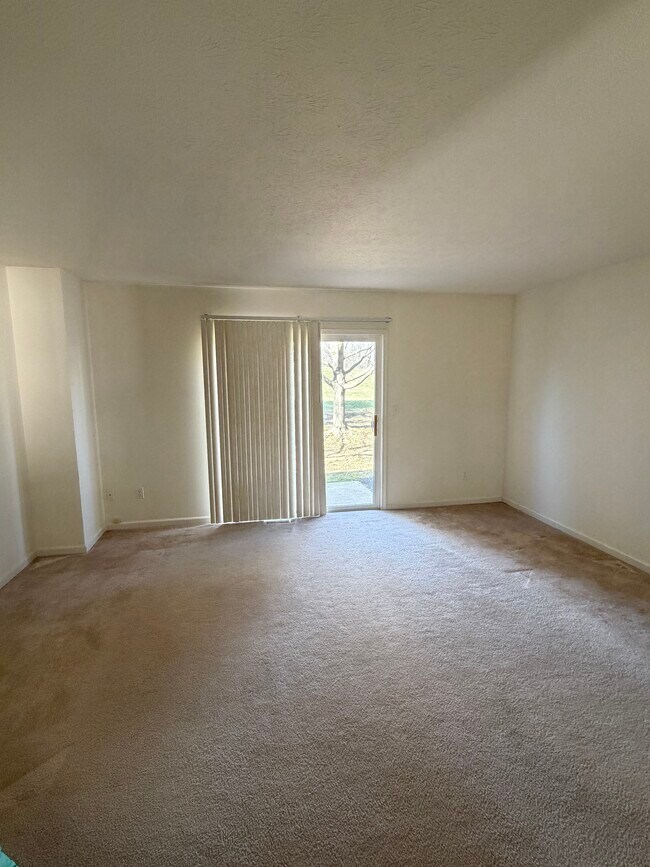 Building Photo - 1360 Meadow Run