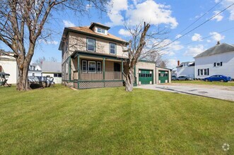 Building Photo - 26 Viking St