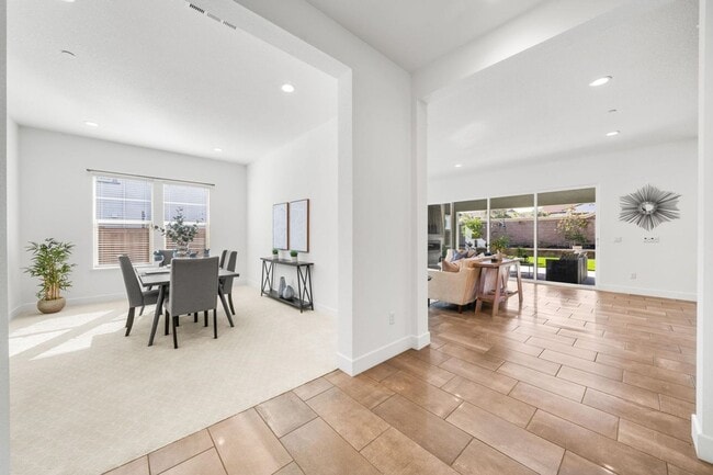 Building Photo - GORGEOUS 3300 Sqft Single Story 4 Bed 3.5 Bath House in Brentwood