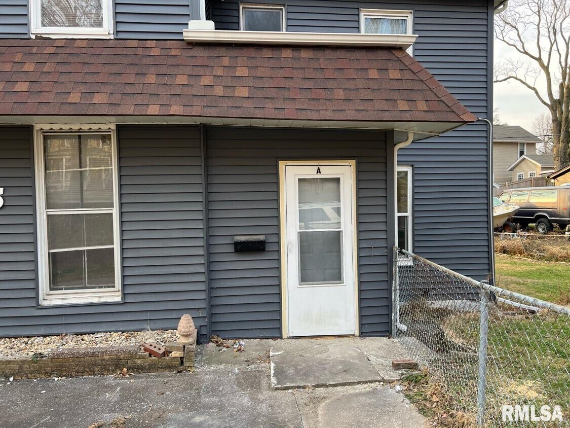 1335 E 9th St Unit A, Davenport, IA 52803 Room for Rent in Davenport