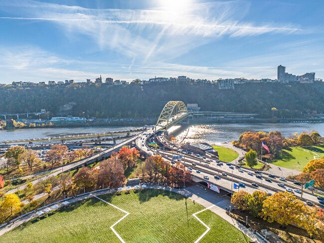 Foto del edificio - 320 Fort Duquesne Blvd