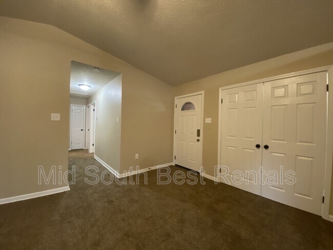 Foto del edificio - 2413 Lehigh Dr