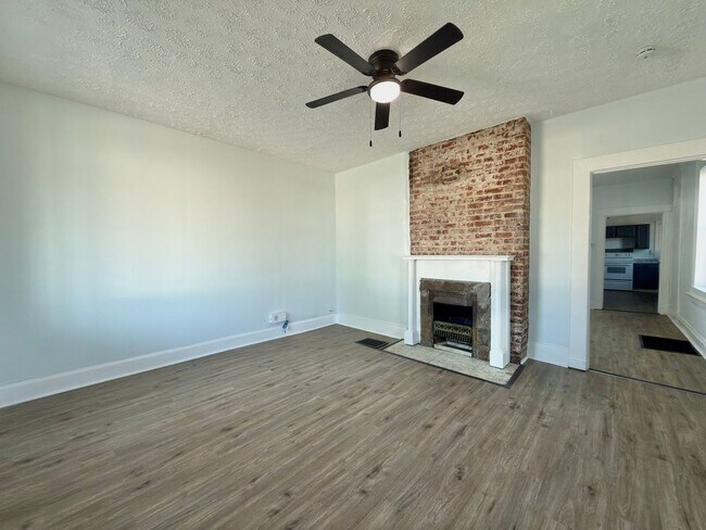 Foto del edificio - 5912 Elmwood Ave