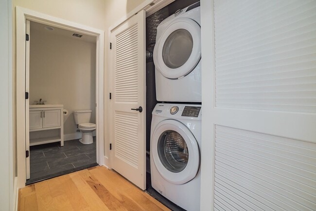 Interior Photo - 5015 WEST