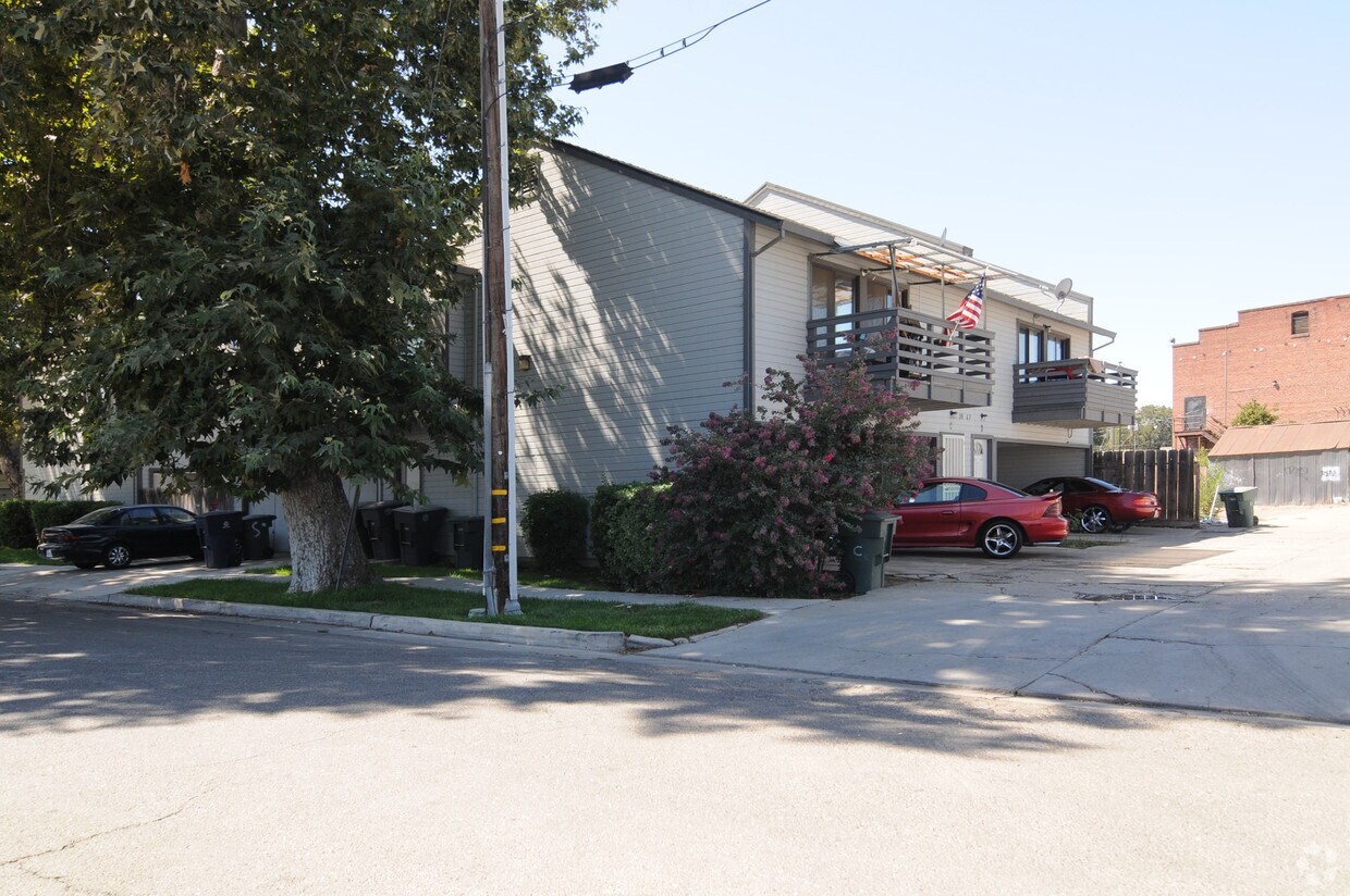 Building Photo - 35 E 7th St