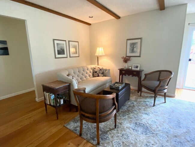 Foto del edificio - 5919 Royal Ann Dr