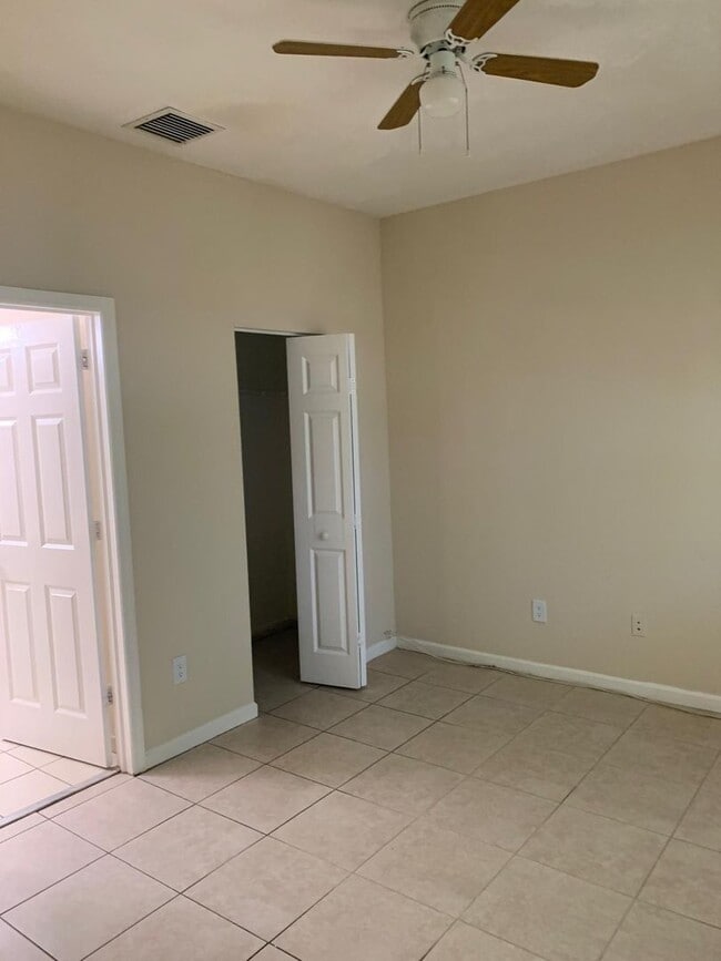 Foto del edificio - 1966 Freeport Dr