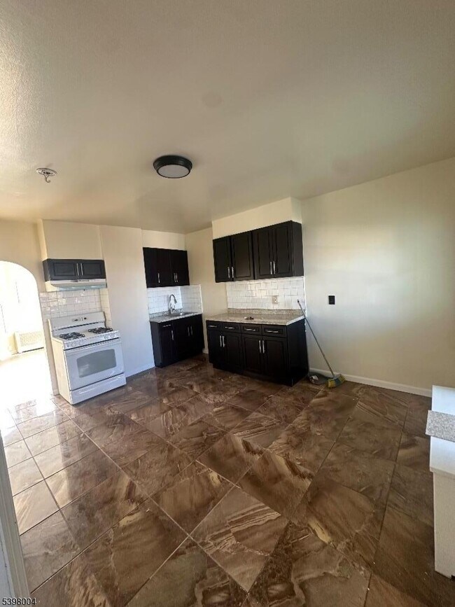 Foto del edificio - 115 Danforth Ave