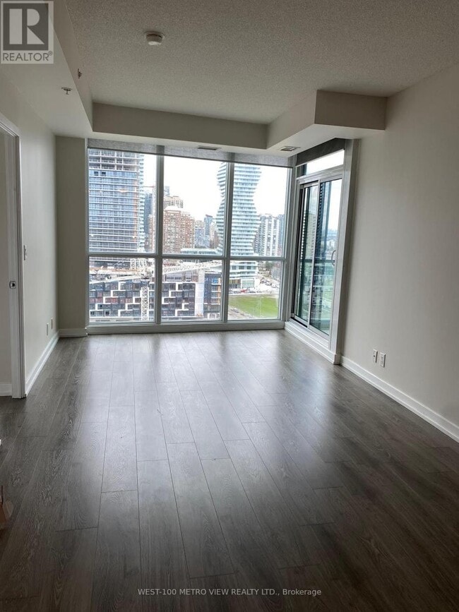 Building Photo - 3985-3985 Grand Park Dr