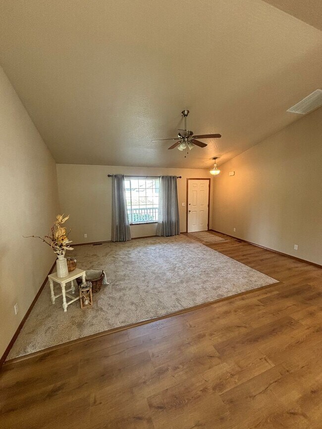 Foto del edificio - SINGLE FAMILY HOME IN THE LANDINGS (RPM#219)