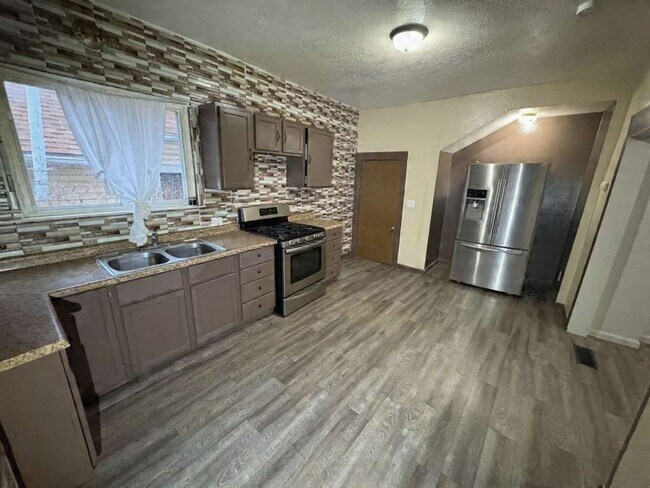 Foto del edificio - 526 Paine Ave