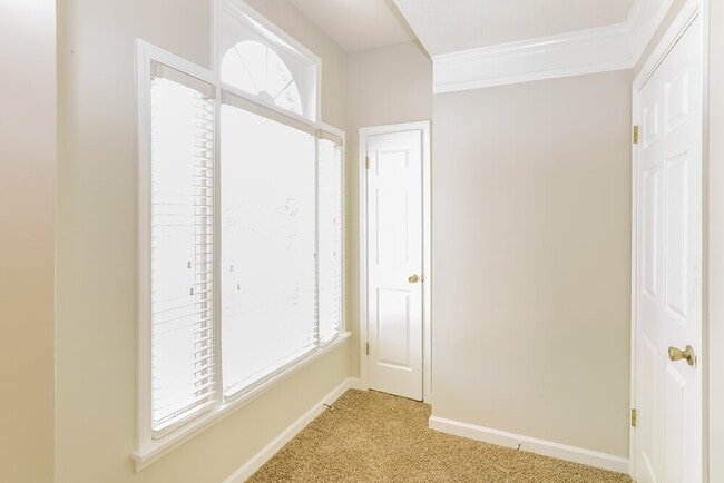 Foto del edificio - 429 Spruce Glen Dr