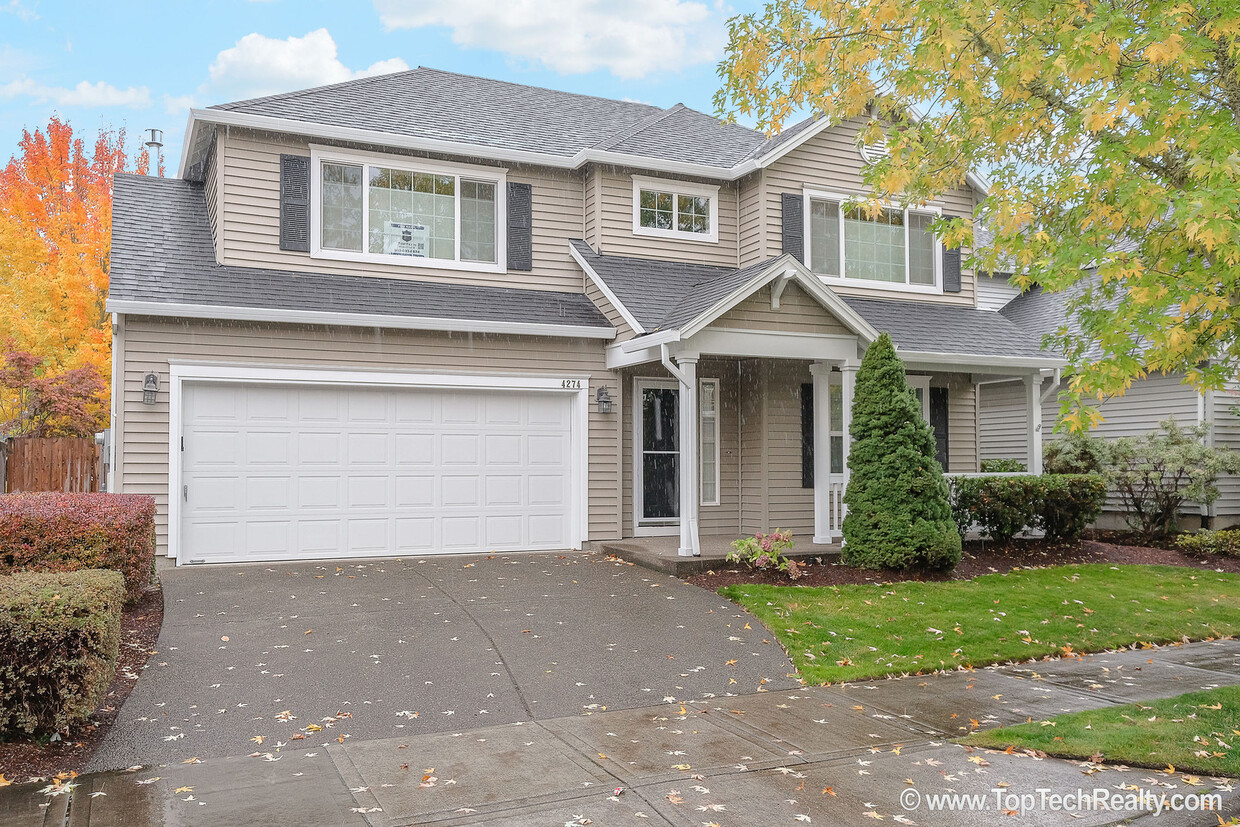 Primary Photo - Beautiful 4 Bedrm* 2.5 Bath* Single Family...