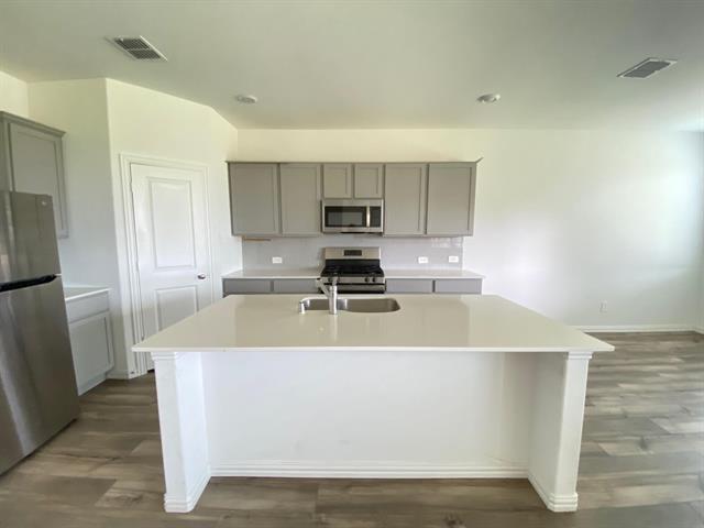 Foto del edificio - 5488 Montrose Dr