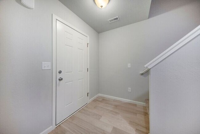 Building Photo - 446 Hidden Meadows Dr