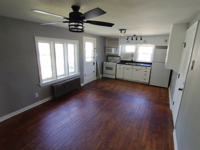 Kitchen/Living Room - 1019 N Merchant St