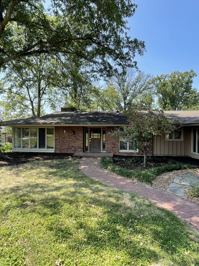 Building Photo - 565 N Graeser Rd
