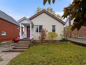 Building Photo - Property Name