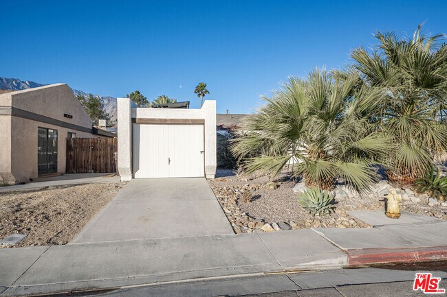 Building Photo - 3293 N Mica Dr