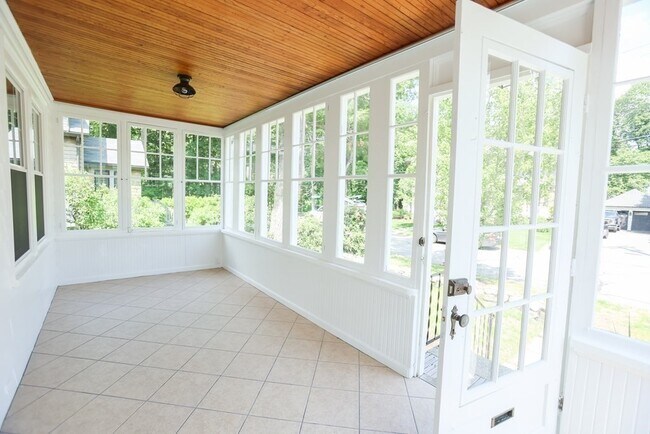 Building Photo - 52 Riverdale Rd