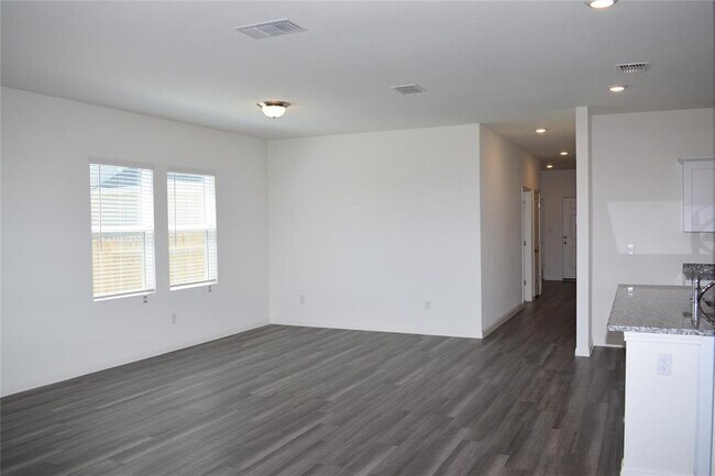 Building Photo - 421 Robins Nest Ln