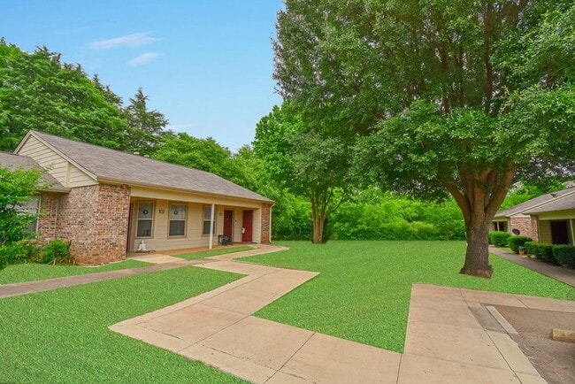 Building Photo - 1220 Heritage Dr