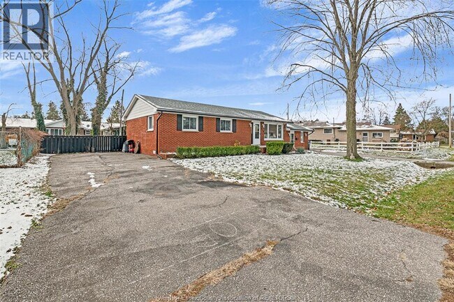 Photo du bâtiment - 310 Superior St