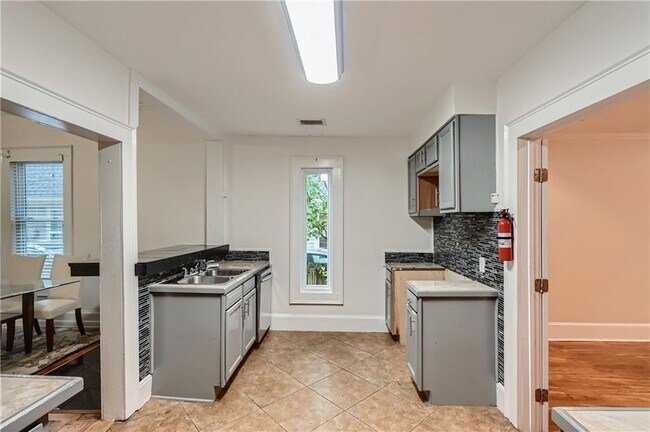 Foto del edificio - 77 Whitefoord Ave SE