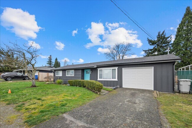 Foto del edificio - Remodeled Rambler with A/C and Large Yard