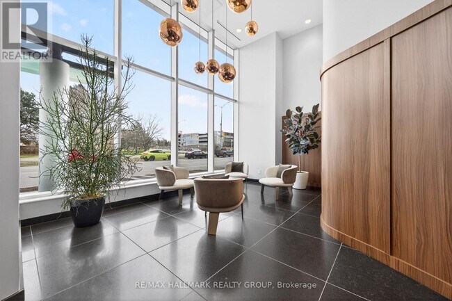 Building Photo - 805 Carling Ave