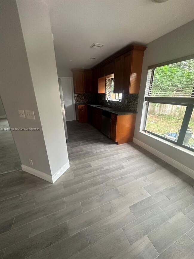 Building Photo - 21615 Villa Nova Dr