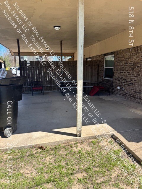 Building Photo - 518 N 8th St